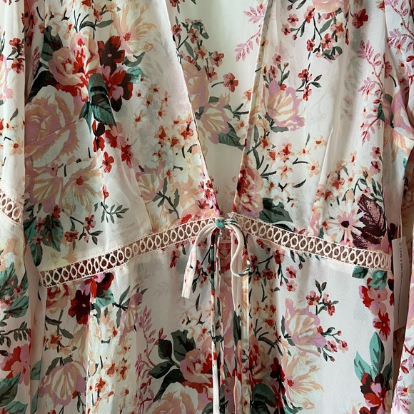 Live 4 Truth Floral Beach Tunic - Picture 4 of 5